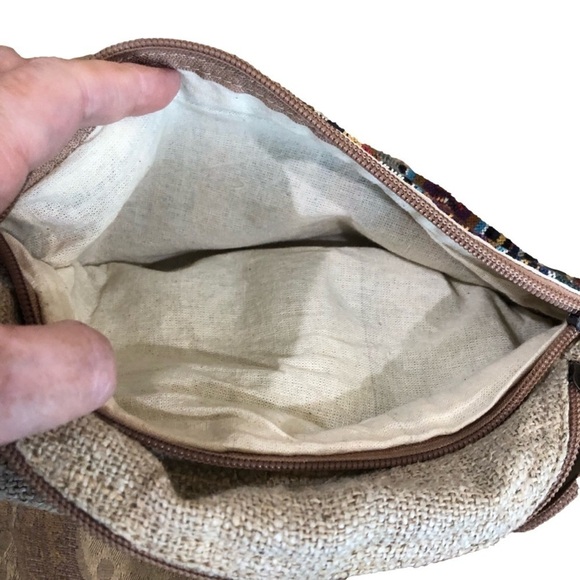 No brand Tribal print and burlap Fanny pack. Adjustable strap. 3 compartments. - Picture 5 of 12